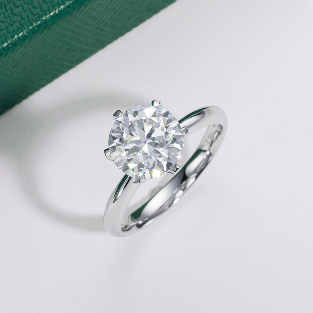 Anel Solitário Moissanite em Prata 925 com Banho de Ouro Branco 18k Luar Aurora Eterna