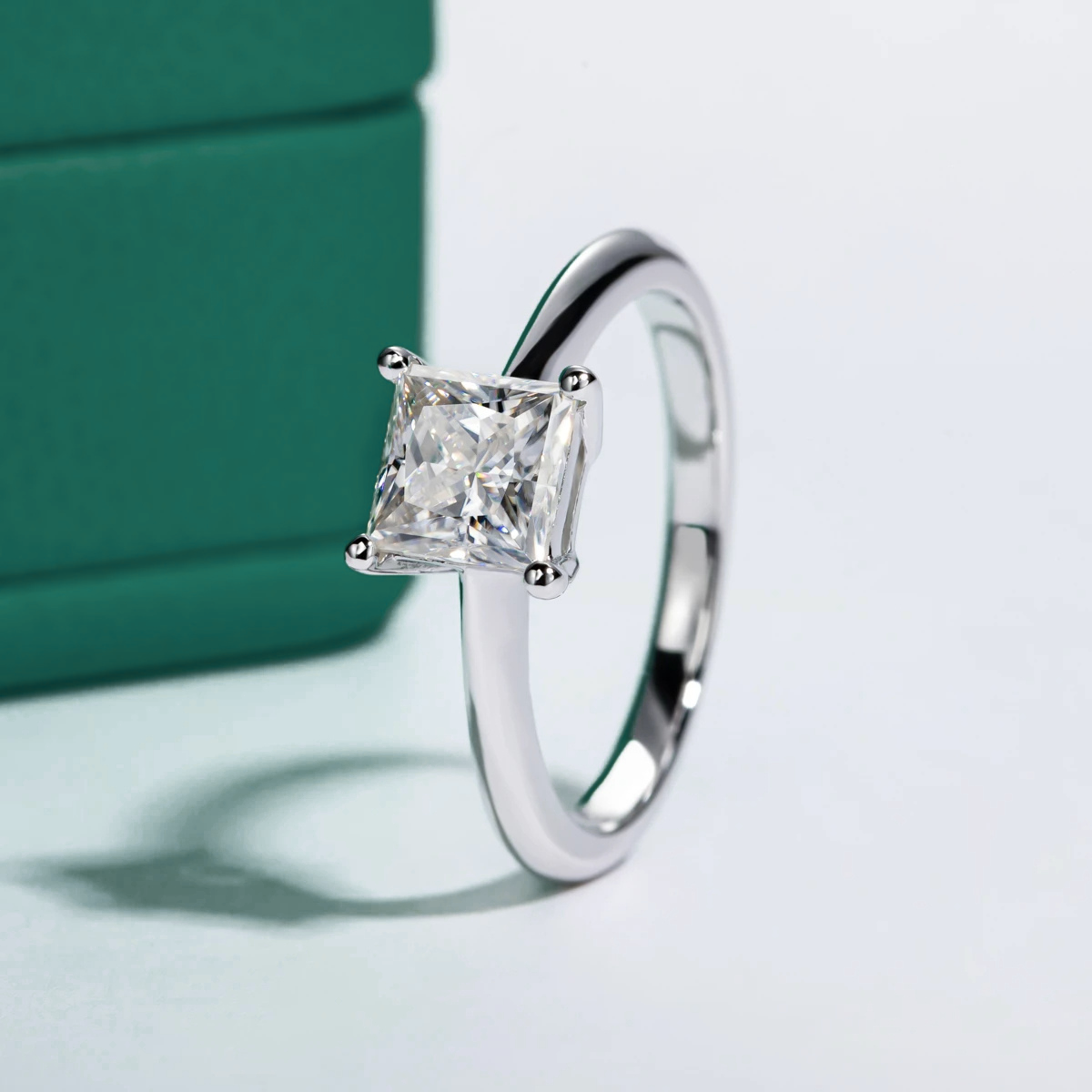 Anel Solitário Princess Moissanite Banho Ouro 18k Luar Sabrina