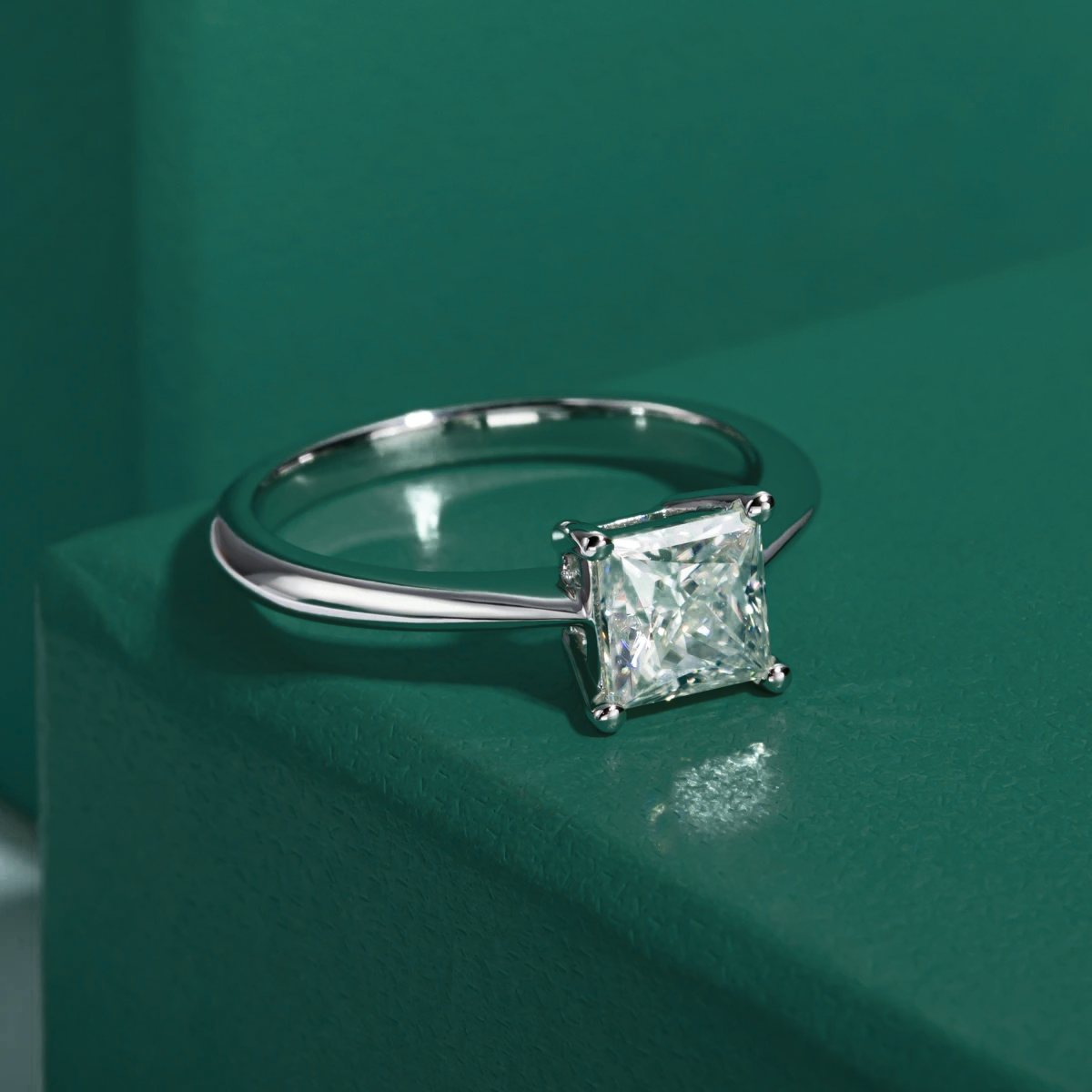 Anel Solitário Princess Moissanite Banho Ouro 18k Luar Sabrina