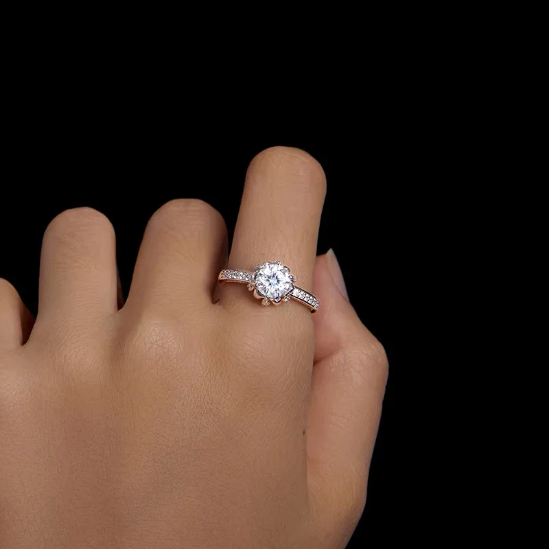 Anel Flor Moissanite Prata 925 com Banho Ouro Branco 18K Luar Rêve