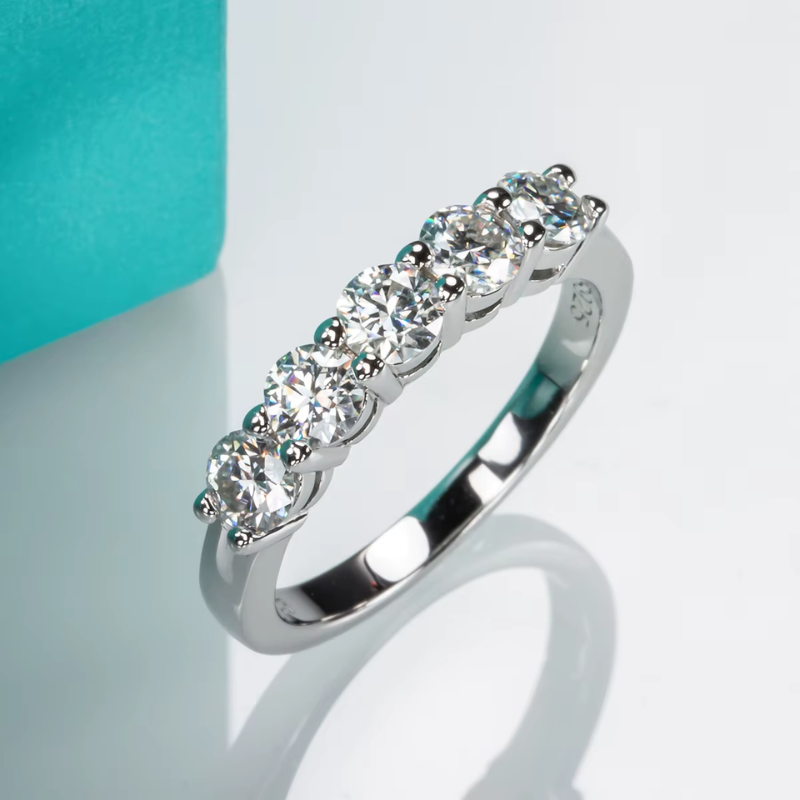 Anel Meia Aliança Cravejado Moissanite Prata 925 Luar Pamela