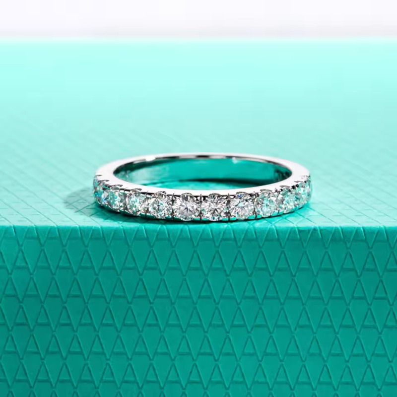 Anel Meia Aliança Moissanite Cravejado Luar Meia Lua