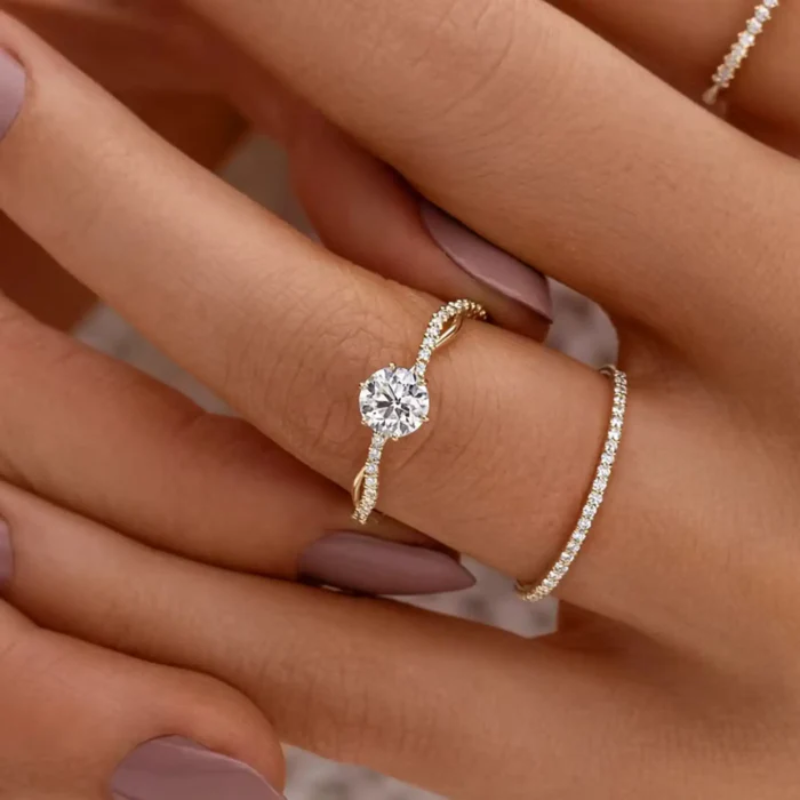 Anel Trançado Moissanite em Prata 925 com Banho Ouro 18k Luar Infinity