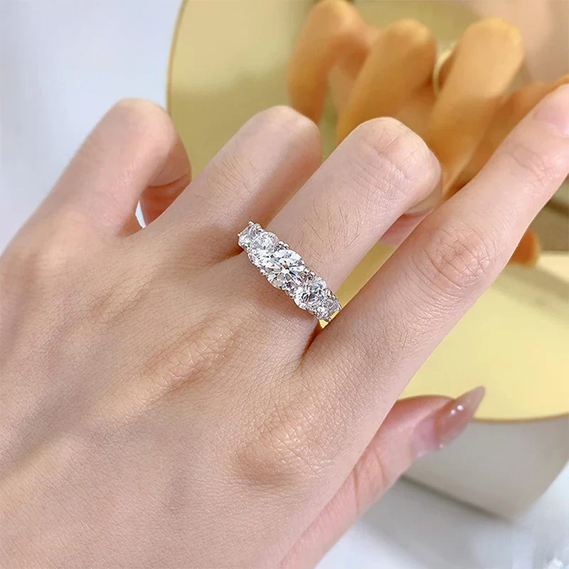 Anel Meia Aliança Moissanite Prata 925 Banho Ouro Branco 18K Luar Radiante
