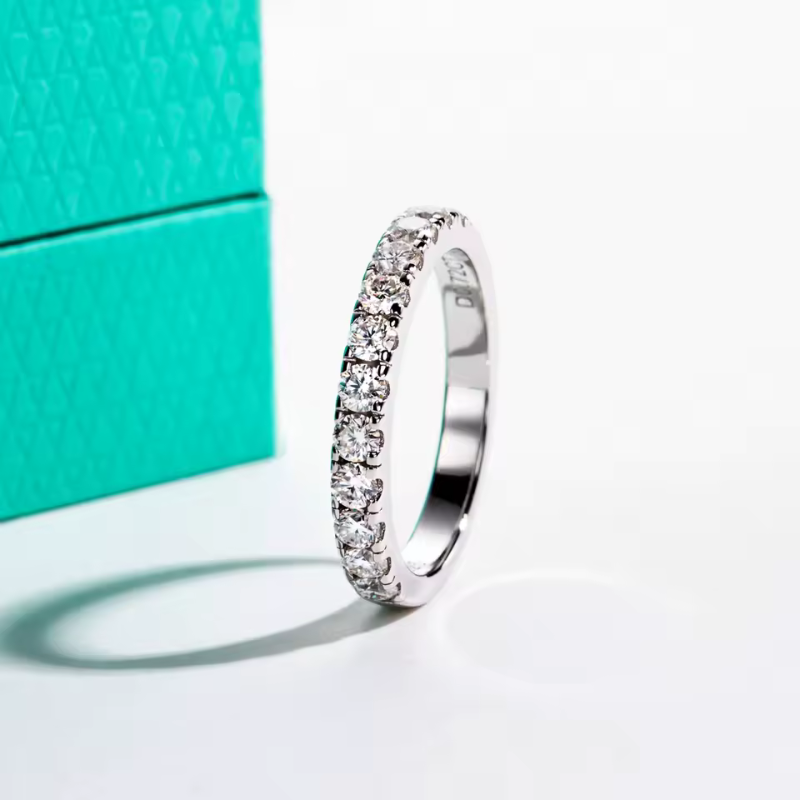 Anel Meia Aliança Moissanite Cravejado Luar Meia Lua