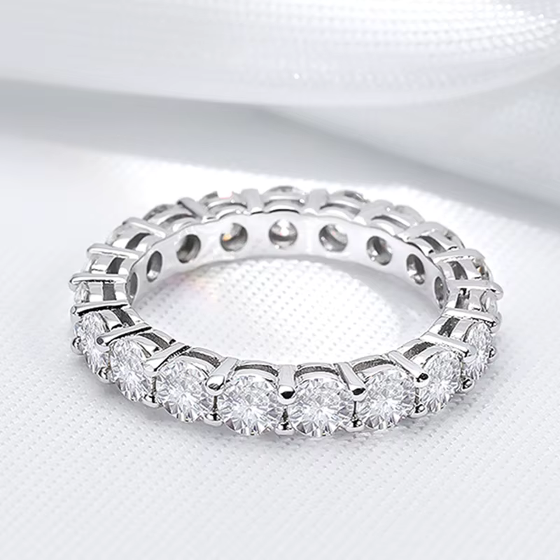 Anel Aliança Cravejada Moissanite com Banho Ouro 18K Luar Althea