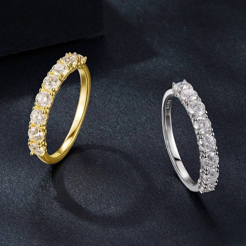 Anel Meia Aliança Moissanite em Prata 925 Cravejada Banho De Ouro 18K Luar Soraya