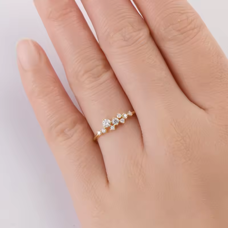 Anel Meia Aliança Constelação Moissanite Prata 925 Banho Ouro 18K Luar Lyra