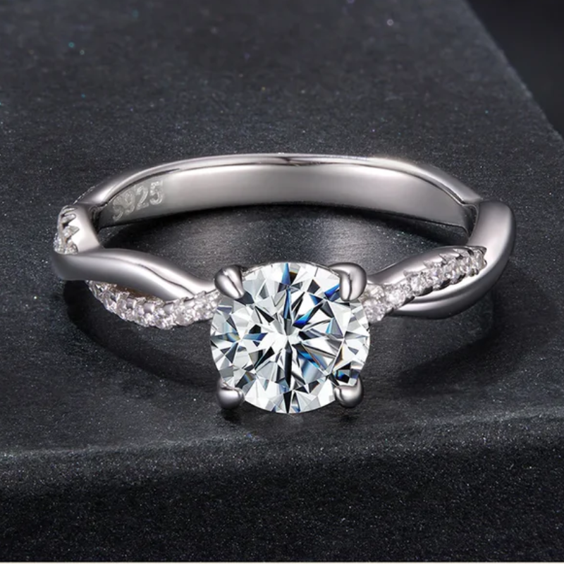 Anel Solitário Entrelaçado Moissanite Prata 925 Luar Eva