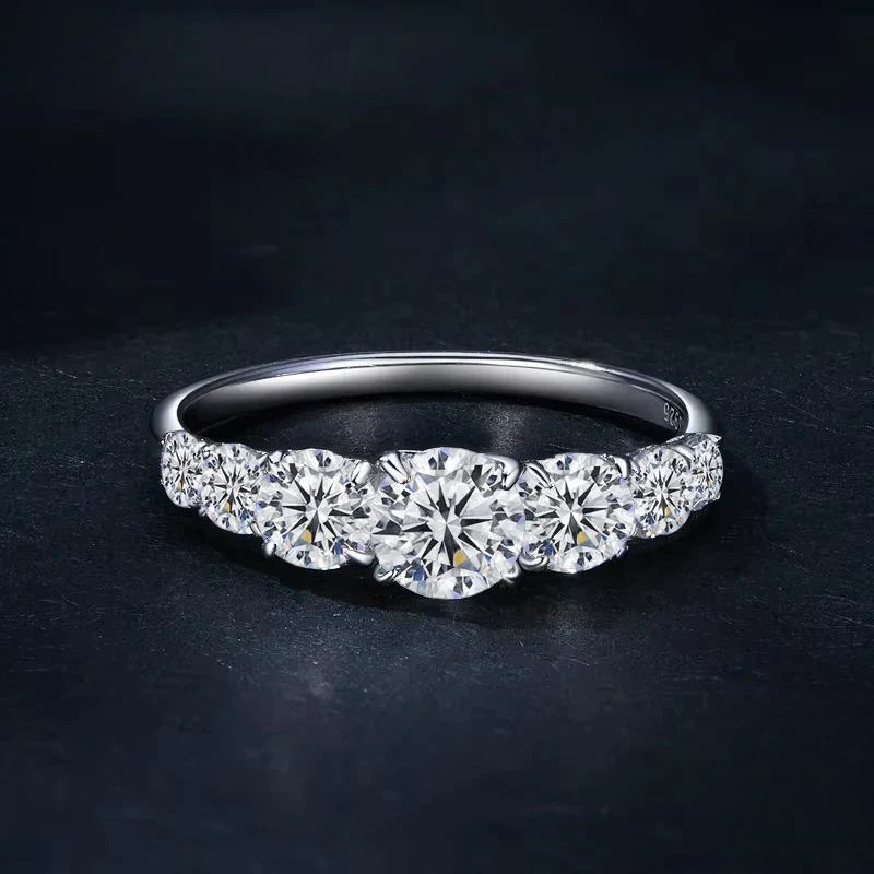 Anel Meia Aliança Moissanite Prata 925 Banho Ouro Branco 18K Luar Radiante