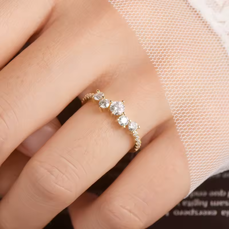 Anel Meia Aliança Trio Moissanite Prata 925 Banho Ouro 18K Luar Violeta