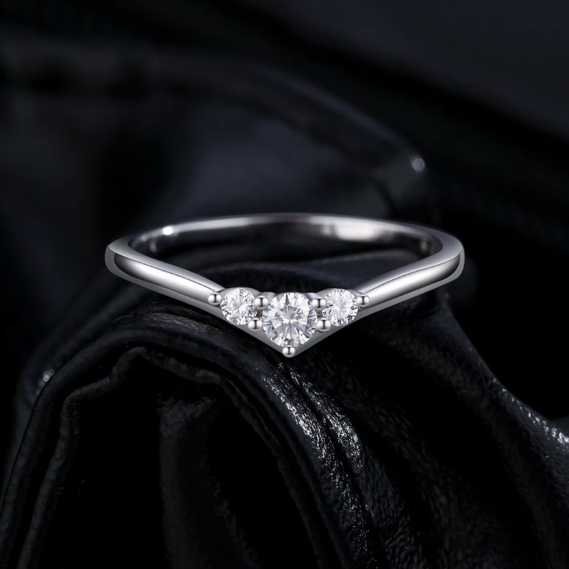 Anel Meia Aliança V Moissanite Prata 925 Luar Beatriz