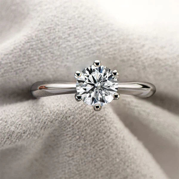Anel Solitário Moissanite em Prata 925 com Banho de Ouro Branco 18k Luar Aurora Eterna