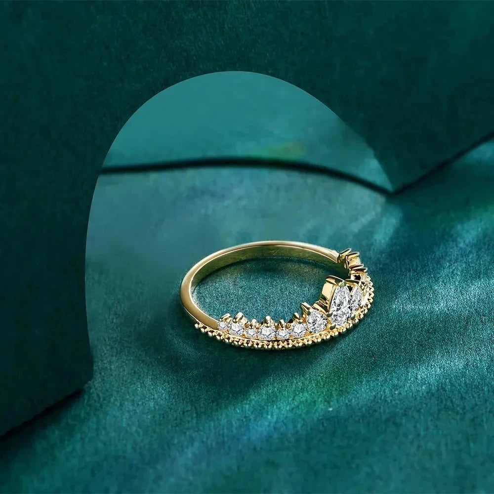 Anel Coroa Moissanite Prata 925 Banho Ouro Luar Fiorenza - foto 4