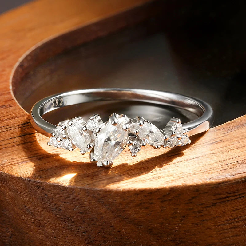 Anel Cluster Moissanite Prata 925 Banho Ouro Branco — Éloise - foto 2