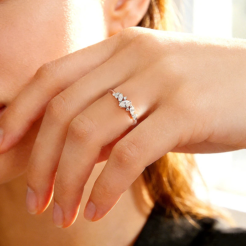 Anel Cluster Moissanite Prata 925 Banho Ouro Branco — Éloise - foto 5