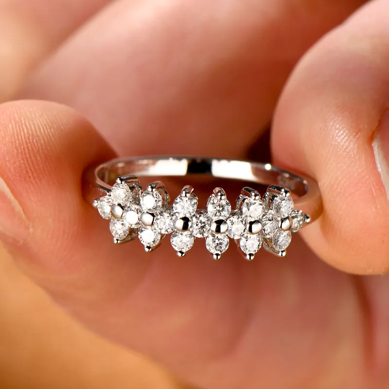 Anel Cluster Floral Moissanite Prata 925 Luar Fleuresse