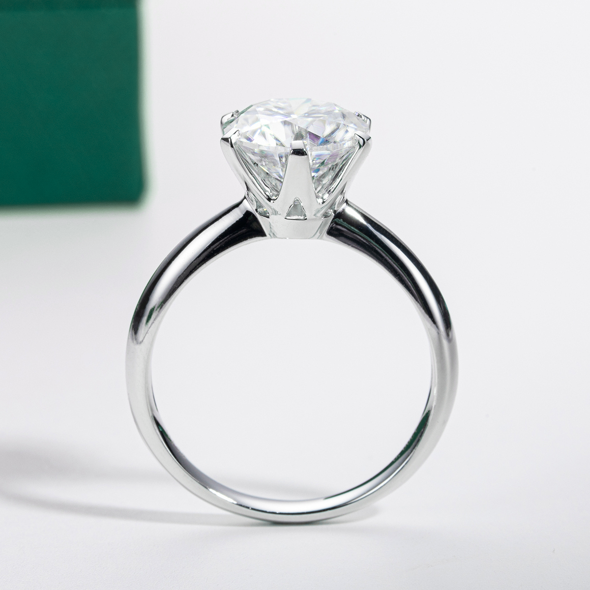Anel Solitário Moissanite em Prata 925 com Banho de Ouro Branco 18k Luar Aurora Eterna
