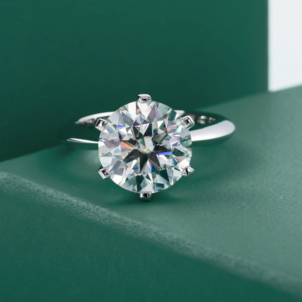 Anel Solitário Moissanite em Prata 925 com Banho de Ouro Branco 18k Luar Aurora Eterna