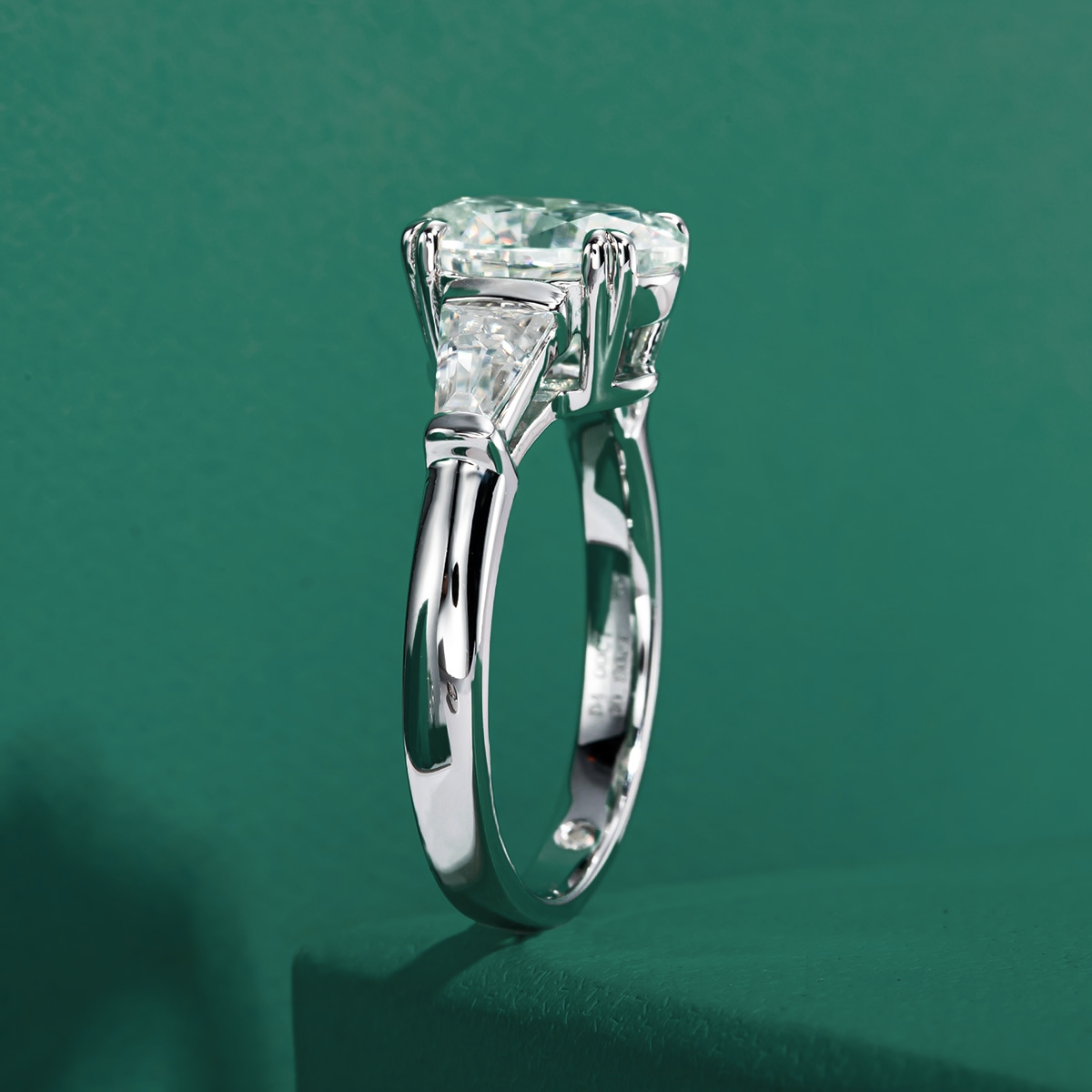 Anel Solitário Moissanite Design Elegante em Prata 925 Luar Sheila