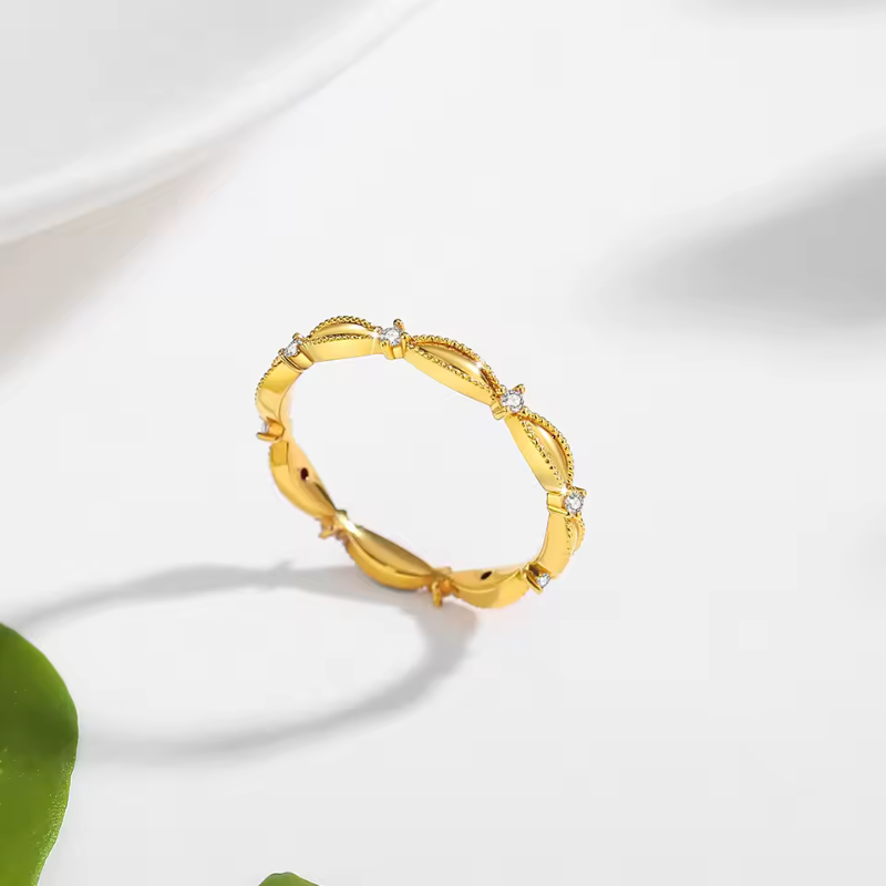 Anel Pavê Cravejado Moissanite Ouro 18K Luar Lavínia