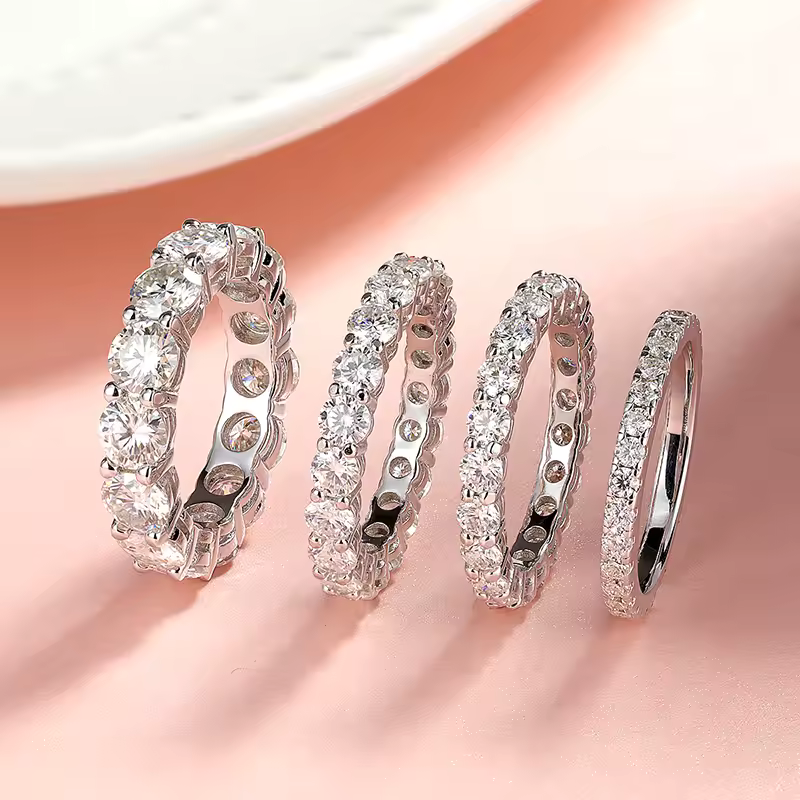 Anel Aliança Cravejada Moissanite com Banho Ouro 18K Luar Althea