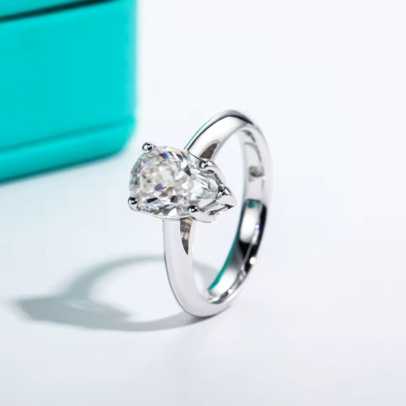 Anel Solitário Moissanite Corte Pera Clássico em Prata 925 Luar Talita