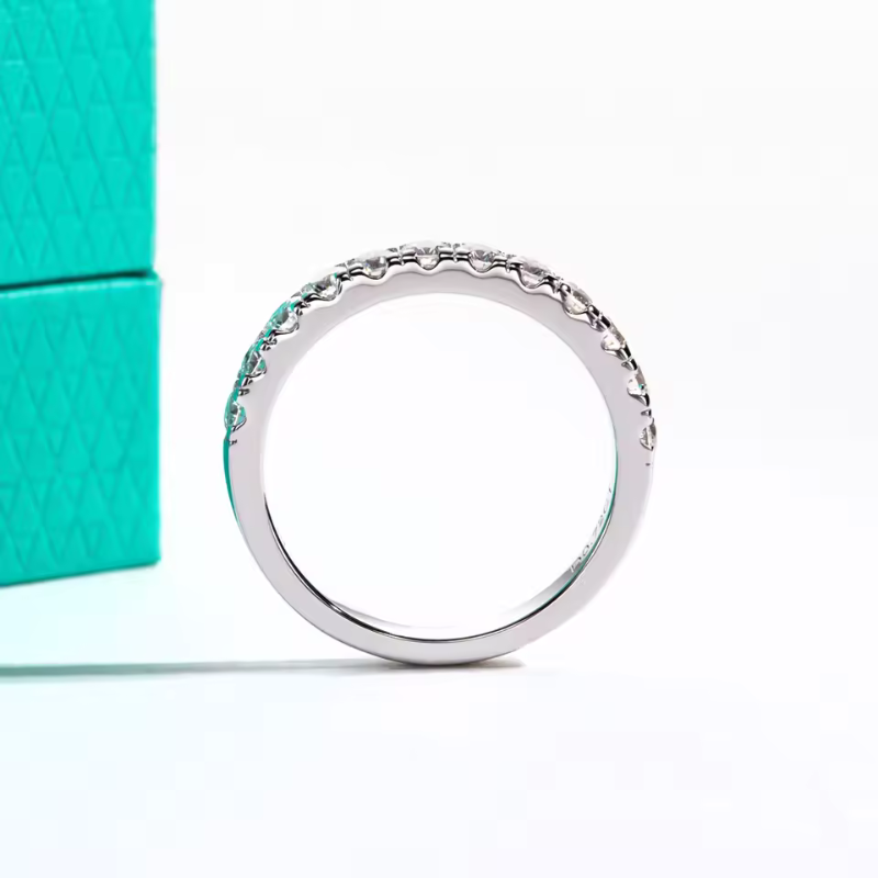 Anel Meia Aliança Moissanite Cravejado Luar Meia Lua