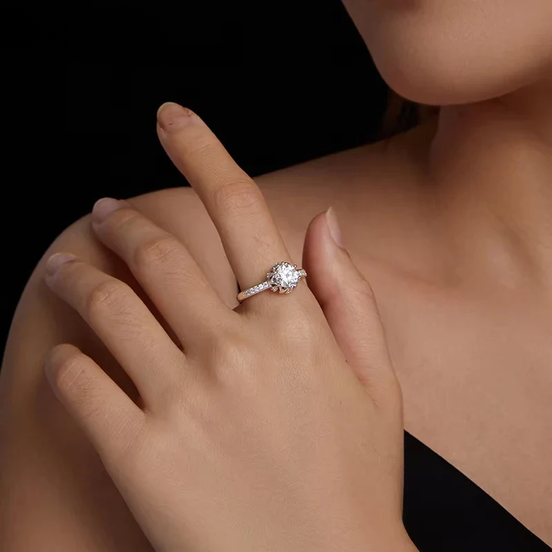 Anel Flor Moissanite Prata 925 com Banho Ouro Branco 18K Luar Rêve