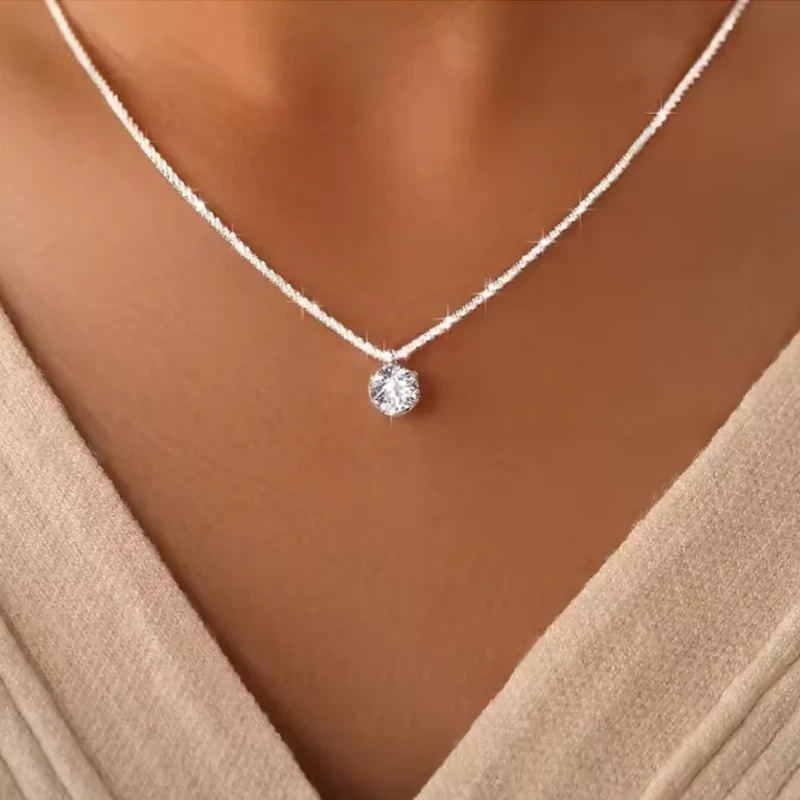 Colar Luar Elena – Com Moissanite e Ouro Branco 18k