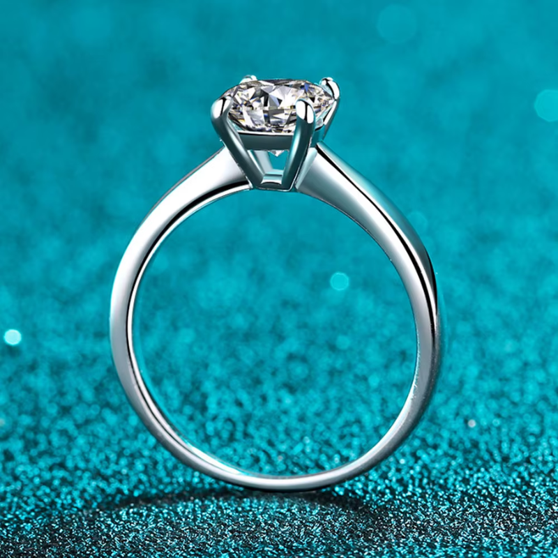 Anel Solitário Moissanite Clássico em Prata 925 Luar Giorgina