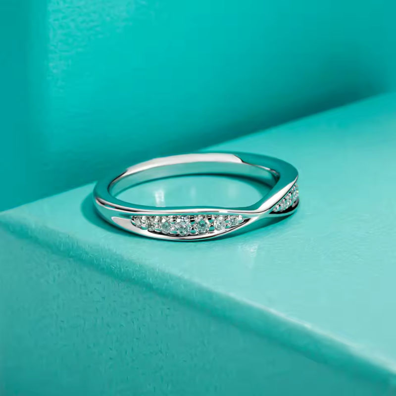 Anel Aparador Moissanite com Design Ondulado Luar Luz Infinity