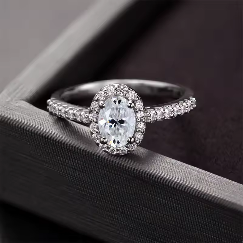 Anel Solitário Halo Moissanite com Cravação Pavê Luar Espanha
