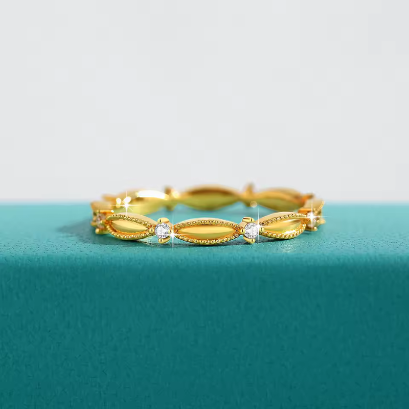 Anel Pavê Cravejado Moissanite Ouro 18K Luar Lavínia