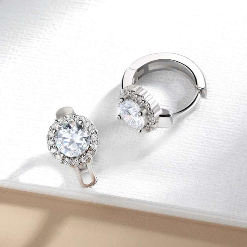 Brinco Luar Lumi  –  Argola Essencial com Moissanite e Ouro 18k