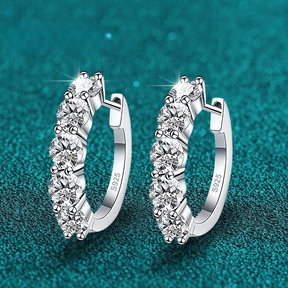 Brinco Luar Celeste – Argola Lunar Cravejada com Moissanite – Ouro 18k