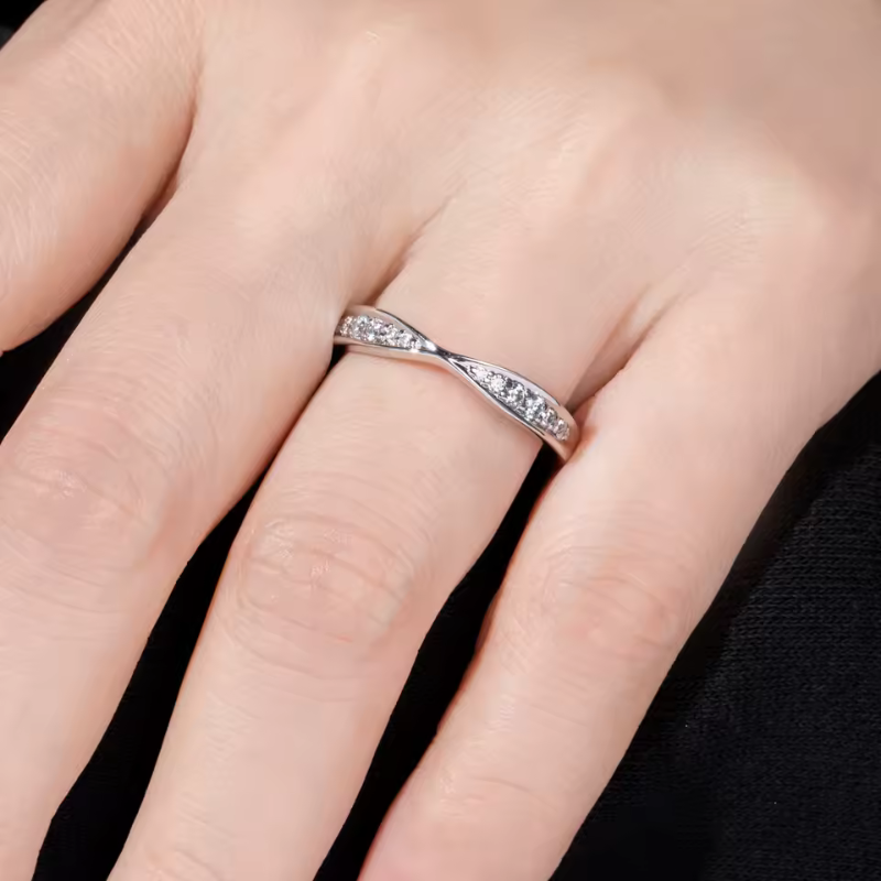 Anel Aparador Moissanite com Design Ondulado Luar Luz Infinity