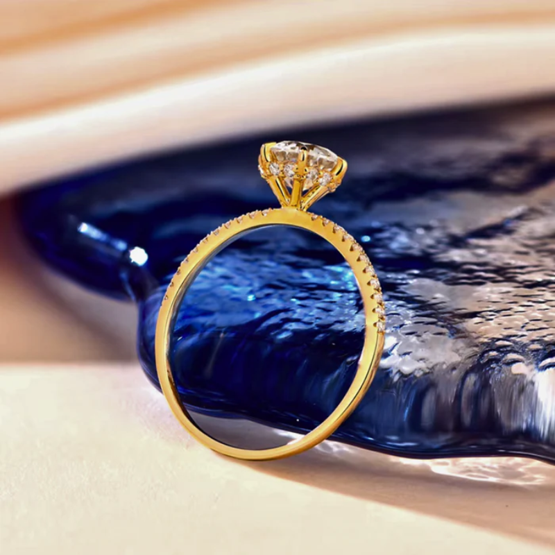 Anel Solitário Cravejado com Moissanite Banho Ouro 18K Luar Dama