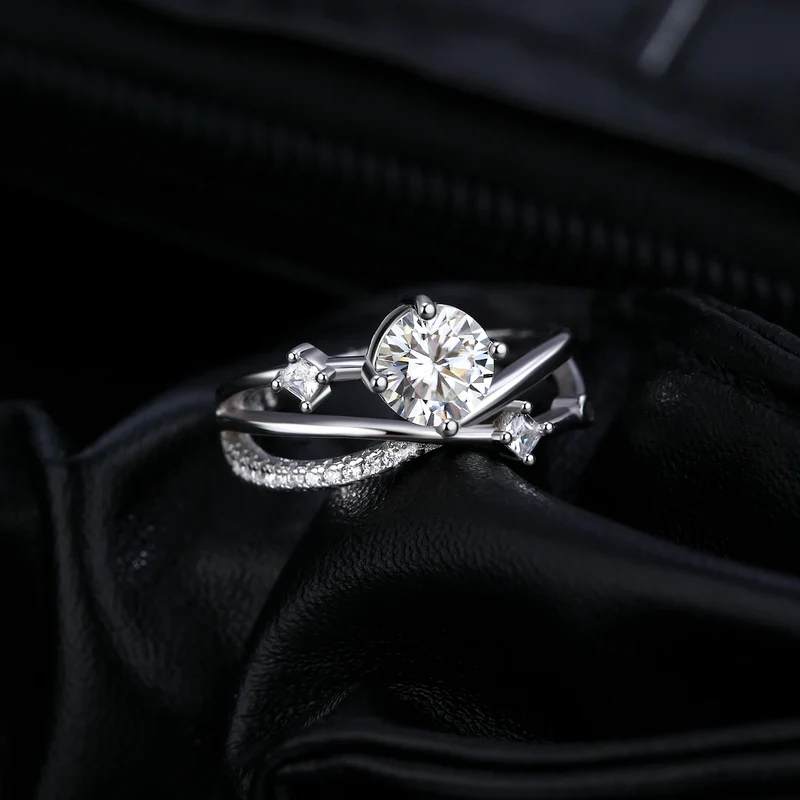 Anel Entrelaçado Moissanite com Banho de Ouro Prata 925 Luar Maia