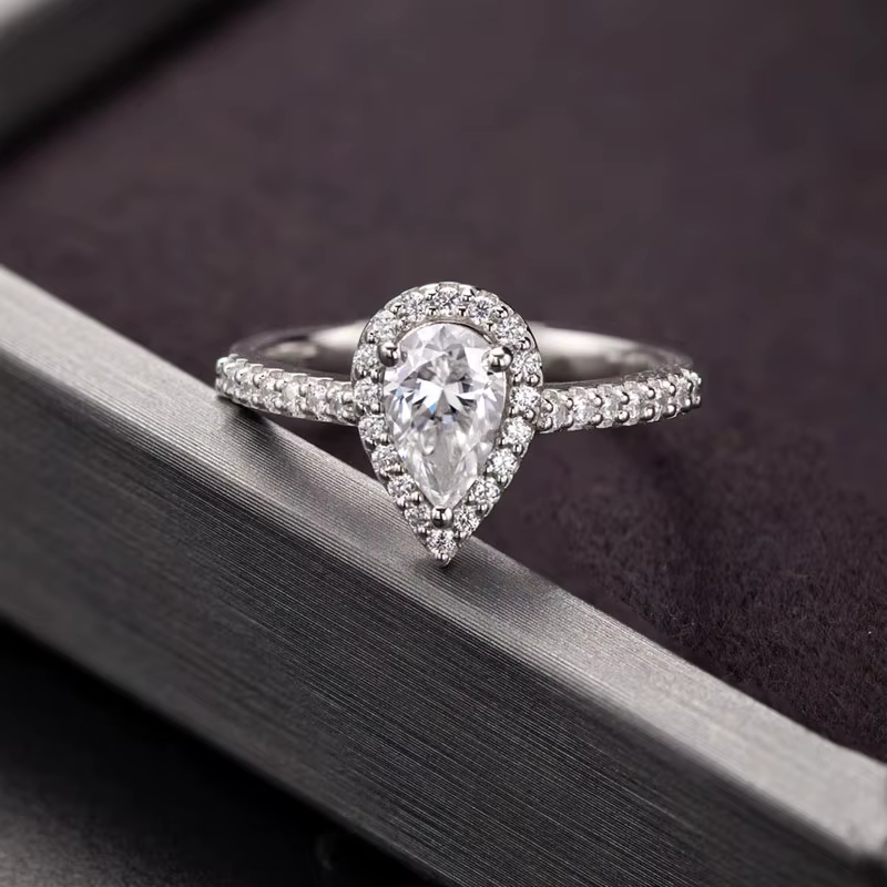 Anel Solitário Moissanite Corte Pera Cravejado Luar Andreia