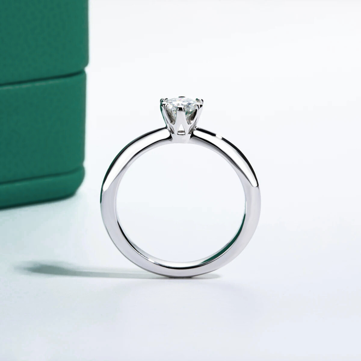 Anel Solitário Moissanite em Prata 925 com Banho de Ouro Branco 18k Luar Aurora Eterna