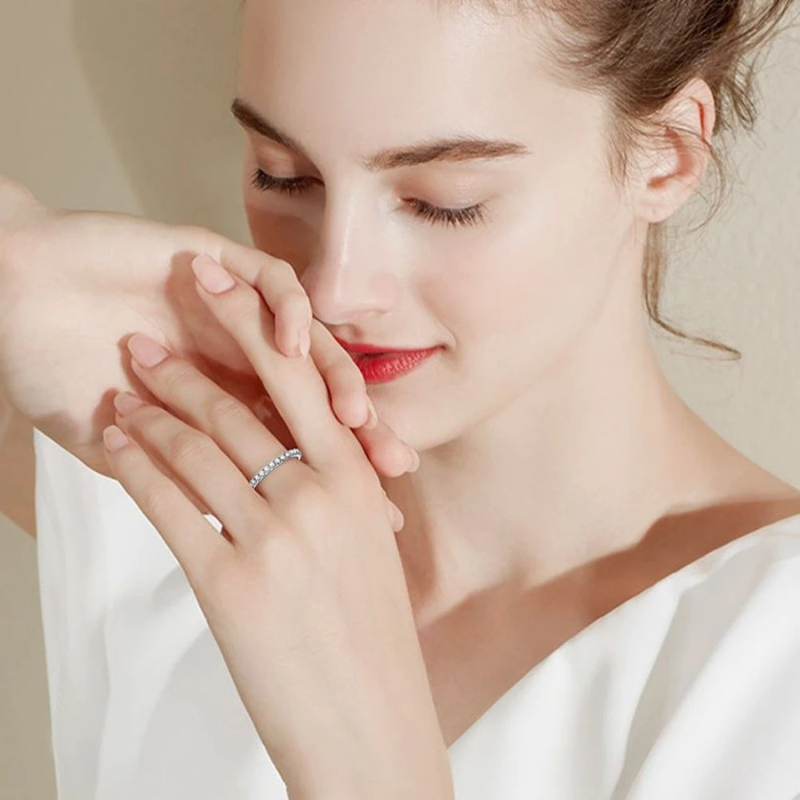 Anel Luar Éternelle – Aliança em Moissanite Ouro 18k