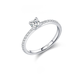 Anel Luar Dara – Solitário Essencial Brilhante com Moissanite Ouro 18k