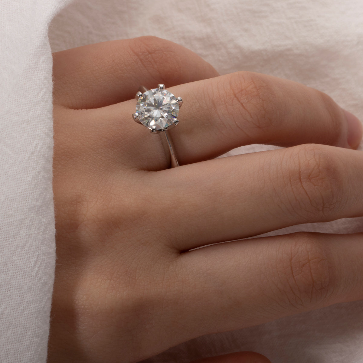 Anel Solitário Moissanite em Prata 925 com Banho de Ouro Branco 18k Luar Aurora Eterna