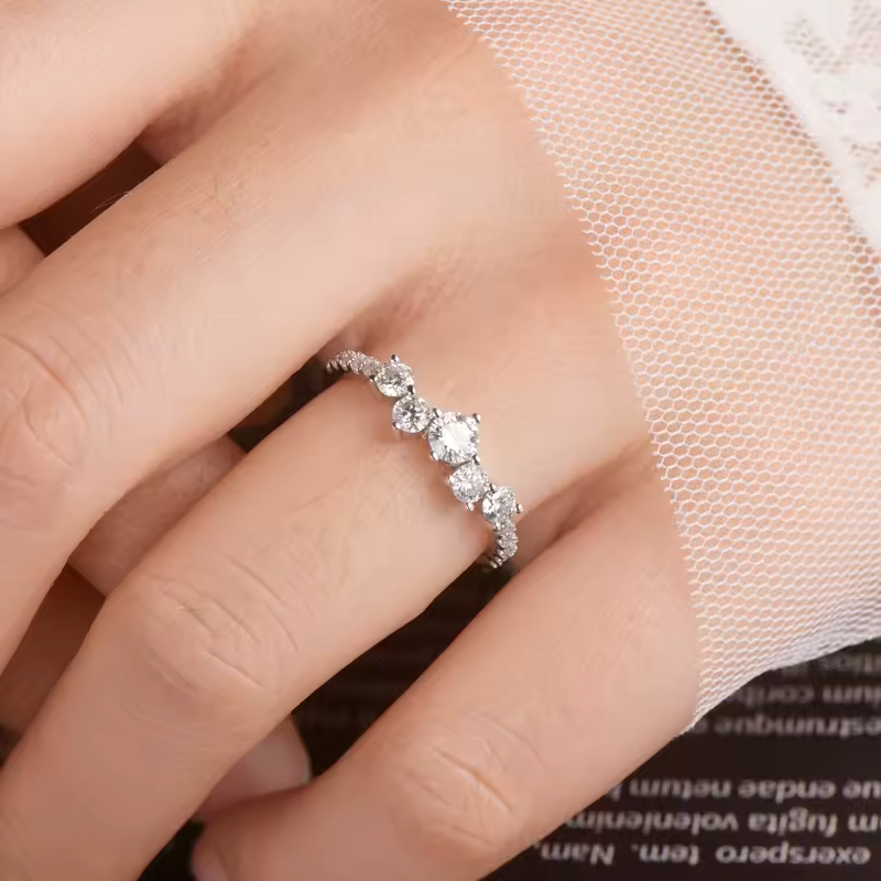 Anel Meia Aliança Trio Moissanite Prata 925 Banho Ouro 18K Luar Violeta
