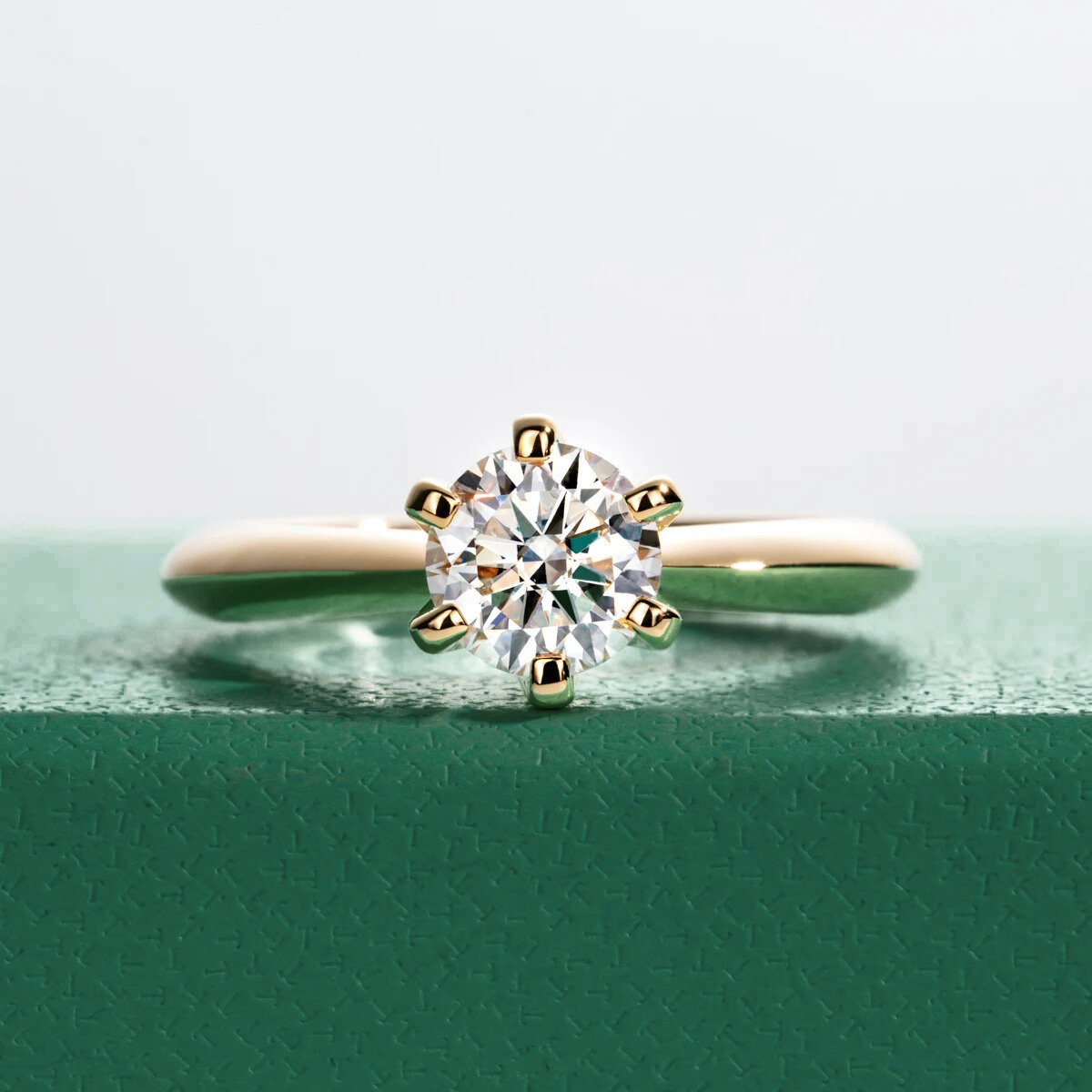 Anel Solitário Moissanite Prata 925 Banho Ouro 18K Luar Essenza
