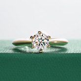 Anel Luar Essenza Dourada - Solitário com Moissanite Ouro 18k