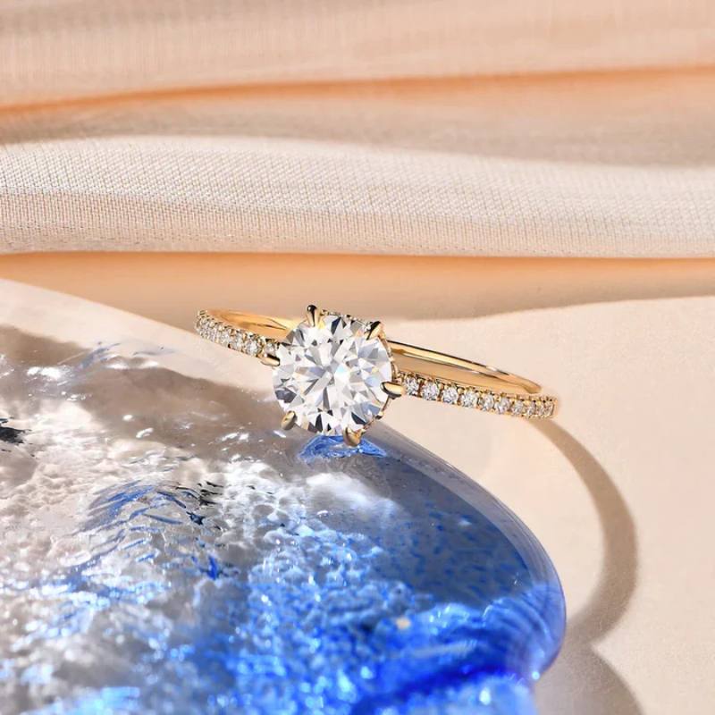 Anel Solitário Cravejado com Moissanite Banho Ouro 18K Luar Dama