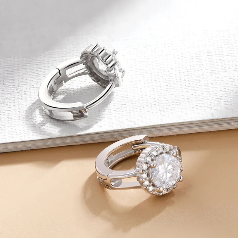 Brinco Luar Lumi  –  Argola Essencial com Moissanite e Ouro 18k