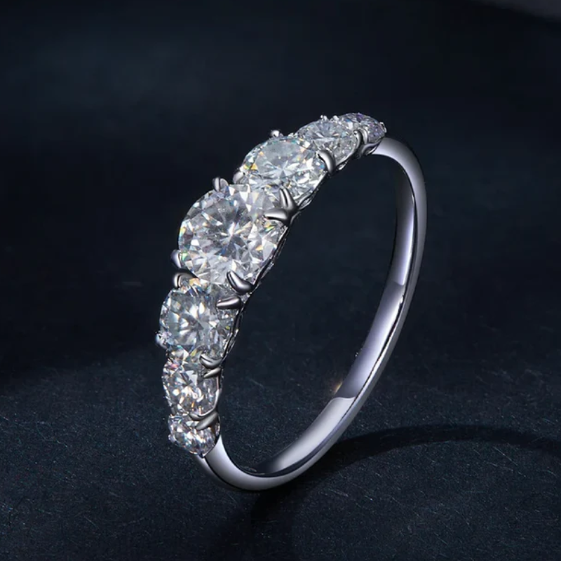 Anel Meia Aliança Moissanite Prata 925 Banho Ouro Branco 18K Luar Radiante